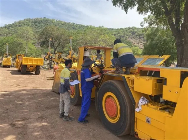 Máquina minera de la Fambre en Sudáfrica01