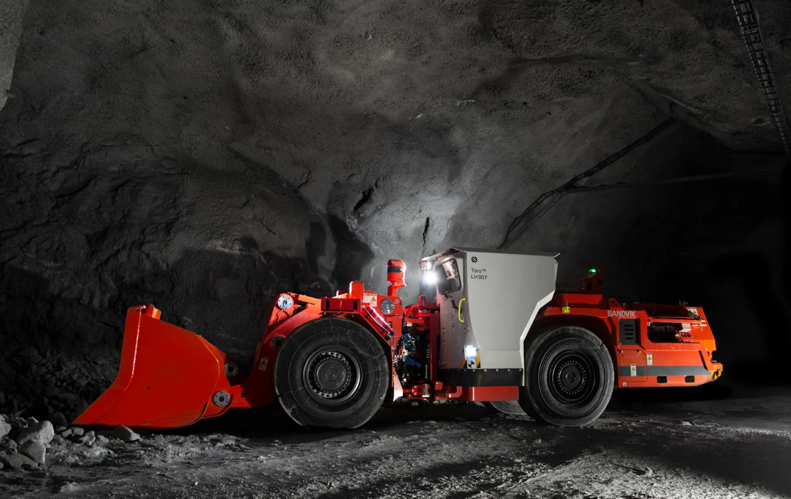 ¿Cómo se combinan las piezas de vehículos mineros con los modelos Sandvik, Epiroc y CAT?